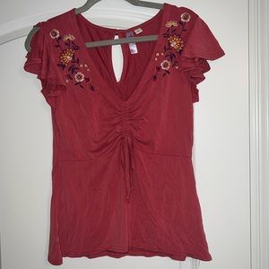 Pink top with embroidered flowers 💐